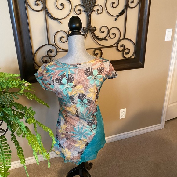 Beautiful tunic summer top perfect for those warm summer days and nights. - Picture 6 of 6